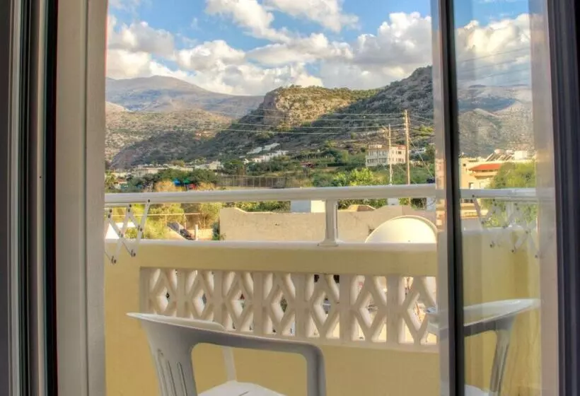 Hotelli Irini Studios