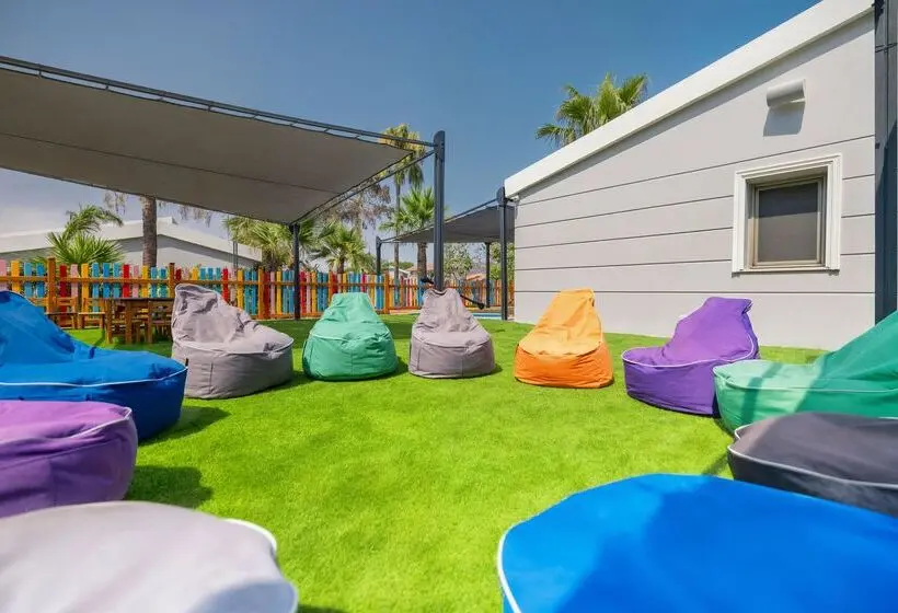 Hotelli Merit Cyprus Garden Holiday Village