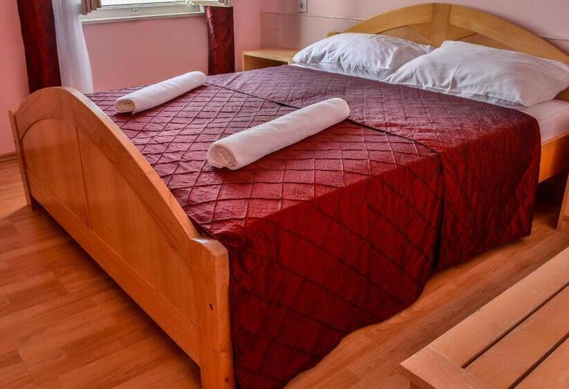 בית מלון כפרי Art