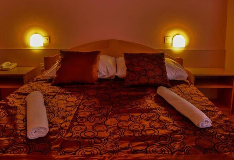 בית מלון כפרי Art