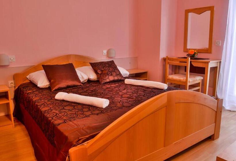 בית מלון כפרי Art