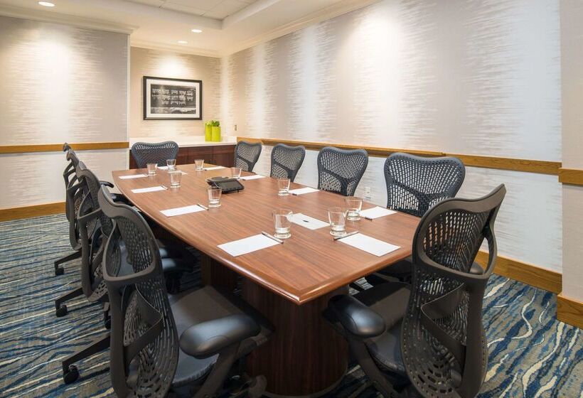 Отель Hampton Inn & Suites Portlandpearl District