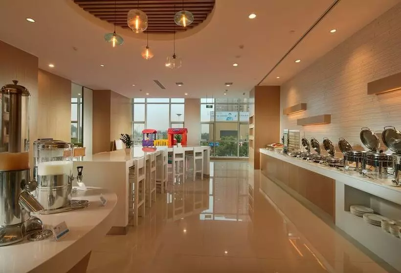 Hotelli Holiday Inn Express Luoyang Yichuan By Ihg