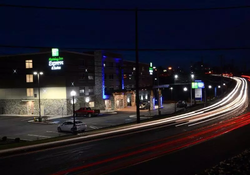 هتل Holiday Inn Express & Suites   Pittsburgh   Monroeville, An Ihg