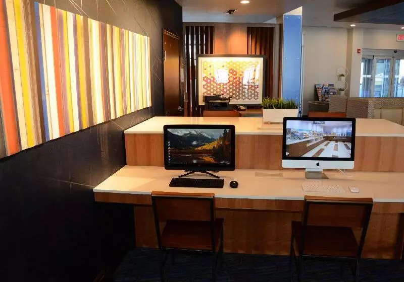 هتل Holiday Inn Express & Suites   Pittsburgh   Monroeville, An Ihg