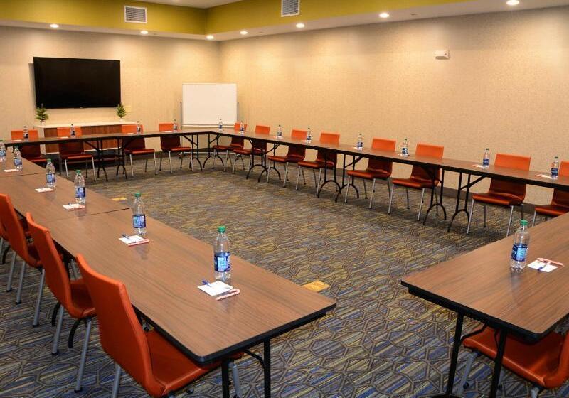 בית מלון כפרי Holiday Inn Express & Suites   Pittsburgh   Monroeville, An Ihg