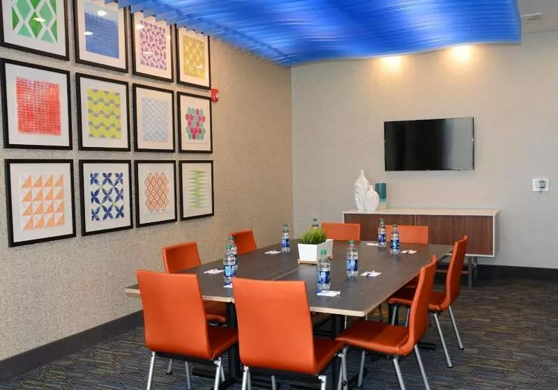 هتل Holiday Inn Express & Suites   Pittsburgh   Monroeville, An Ihg