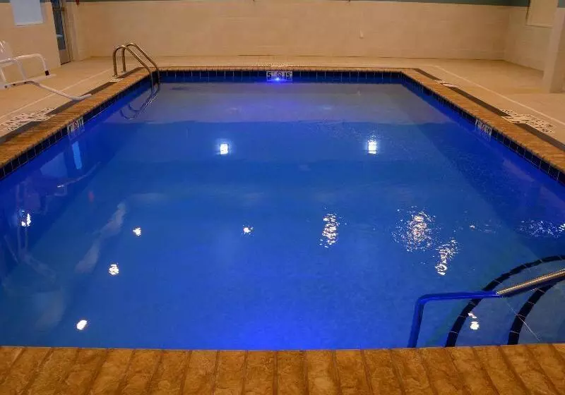 هتل Holiday Inn Express & Suites   Pittsburgh   Monroeville, An Ihg