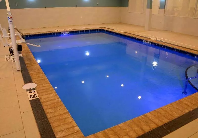 هتل Holiday Inn Express & Suites   Pittsburgh   Monroeville, An Ihg