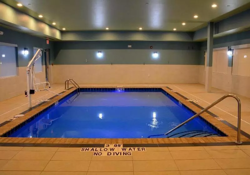 هتل Holiday Inn Express & Suites   Pittsburgh   Monroeville, An Ihg