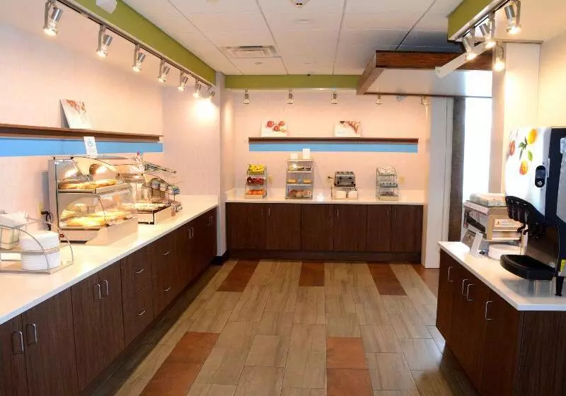 هتل Holiday Inn Express & Suites   Pittsburgh   Monroeville, An Ihg