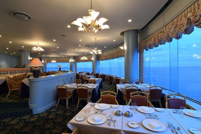 New Akao & Hotel Royal Wing