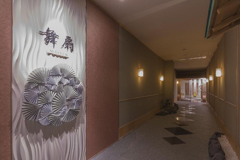 New Akao & Hotel Royal Wing