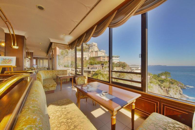 New Akao & Hotel Royal Wing