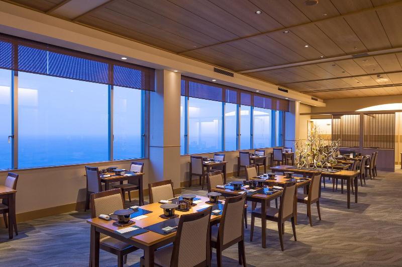 New Akao & Hotel Royal Wing