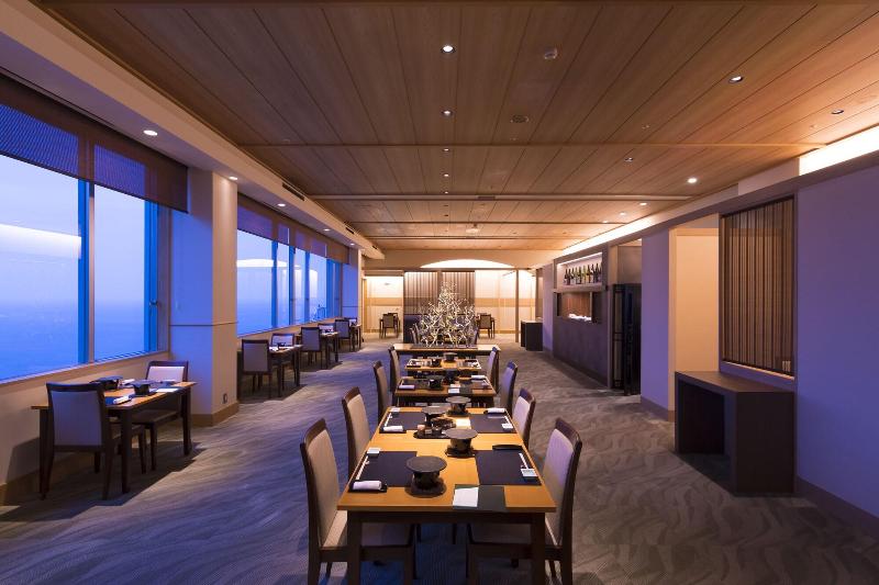 New Akao & Hotel Royal Wing