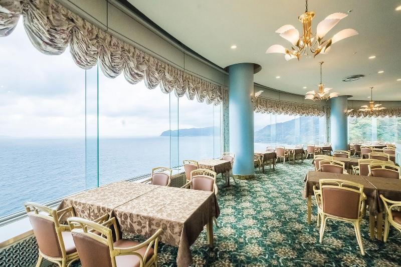 New Akao & Hotel Royal Wing