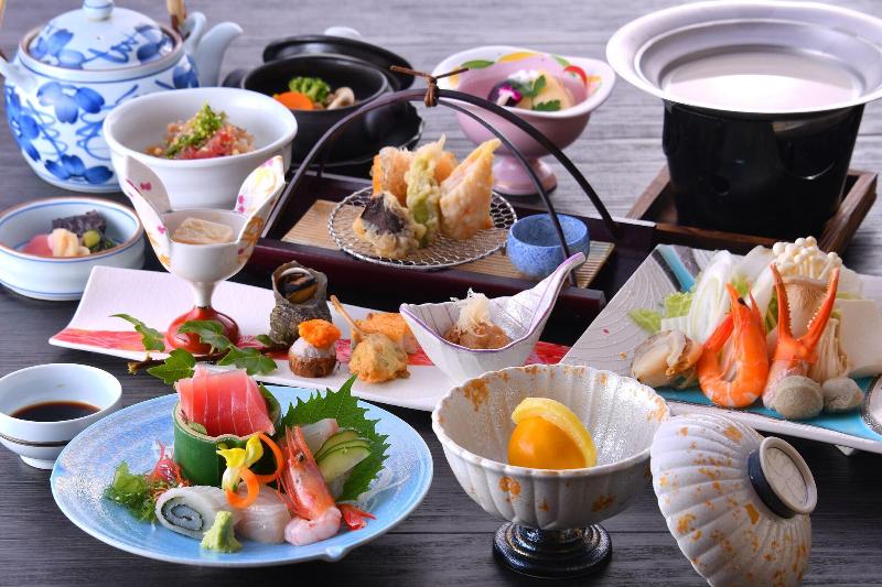 New Akao & Hotel Royal Wing