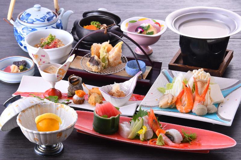 New Akao & Hotel Royal Wing