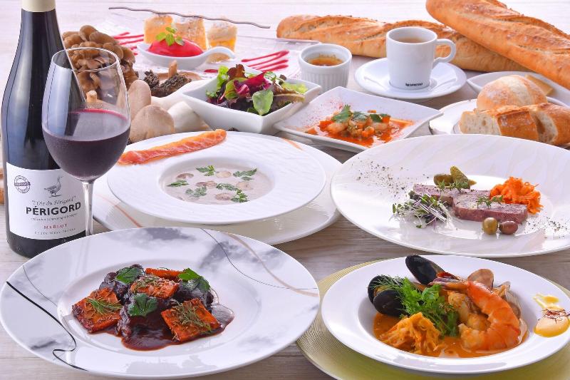 New Akao & Hotel Royal Wing