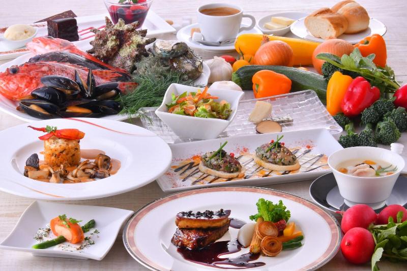 New Akao & Hotel Royal Wing