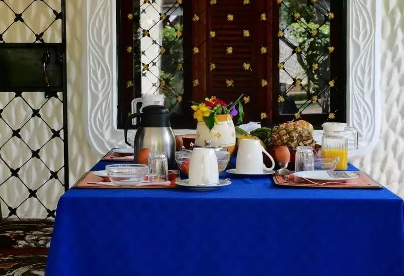 تختخواب و صبحانه Diani Cottages