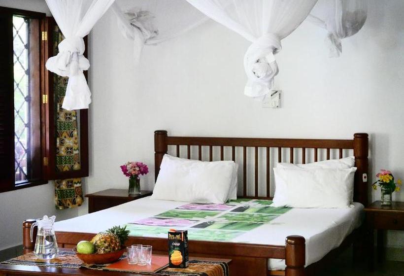 تختخواب و صبحانه Diani Cottages