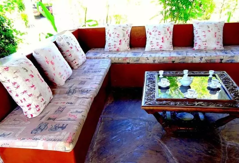 تختخواب و صبحانه Diani Cottages