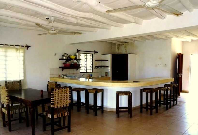 تختخواب و صبحانه Diani Cottages