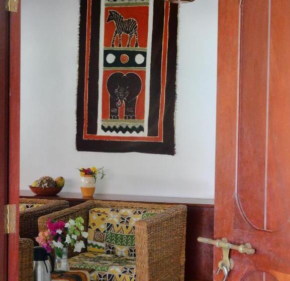 تختخواب و صبحانه Diani Cottages