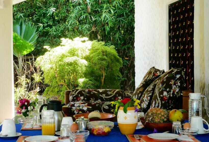 تختخواب و صبحانه Diani Cottages