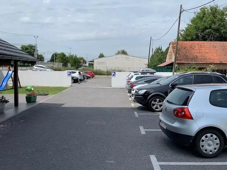 Aamiaismajoitus (B&B) London Rooms Zagreb Airport