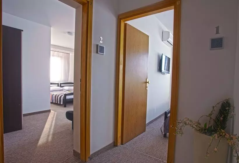 Aamiaismajoitus (B&B) London Rooms Zagreb Airport