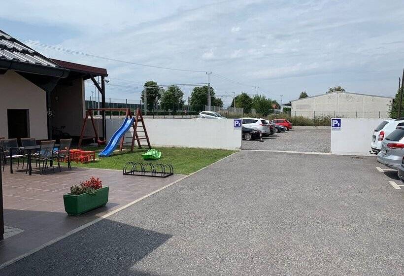 住宿加早餐  London Rooms Zagreb Airport