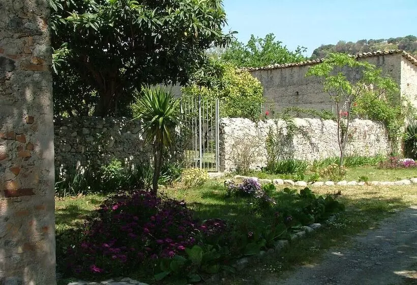 Hotelli Agriturismo Villa Vittoria