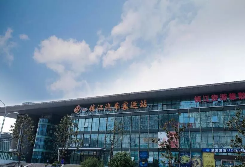 Hotelli Metropolo Zhenjiang Railway Station Wanda Square