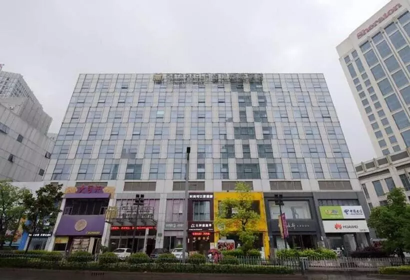 Hotelli Metropolo Zhenjiang Railway Station Wanda Square