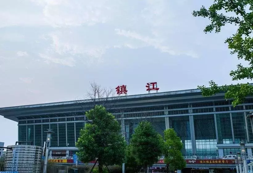 Hotelli Metropolo Zhenjiang Railway Station Wanda Square
