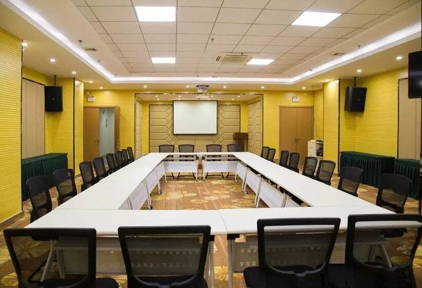 Hotelli Metropolo Zhenjiang Railway Station Wanda Square