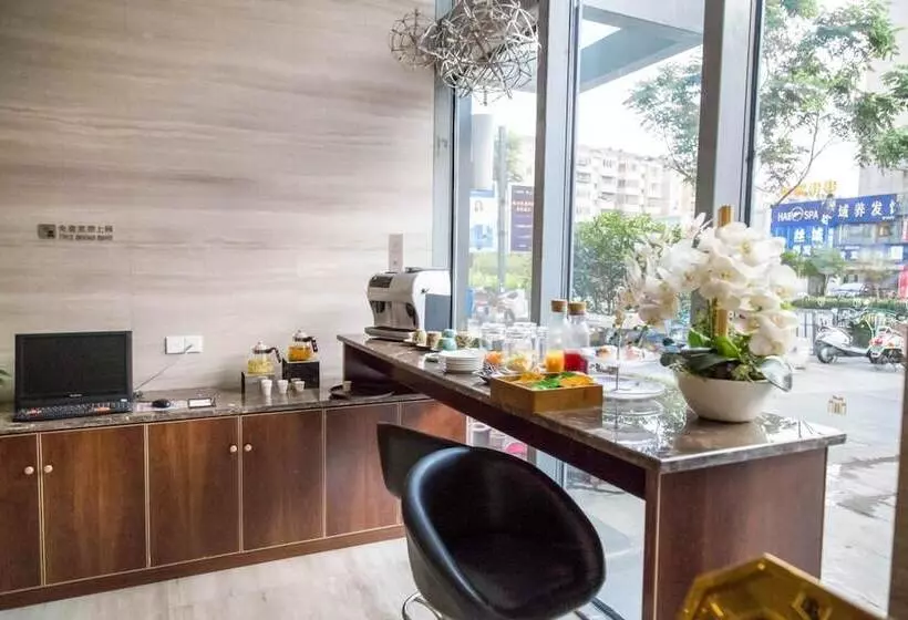 Hotelli Metropolo Zhenjiang Railway Station Wanda Square