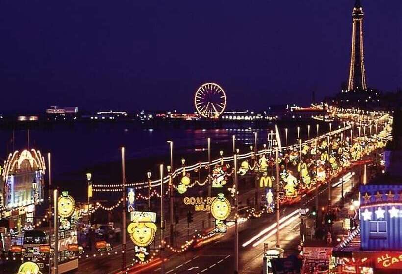 Palm Beach Hotel By The Sea