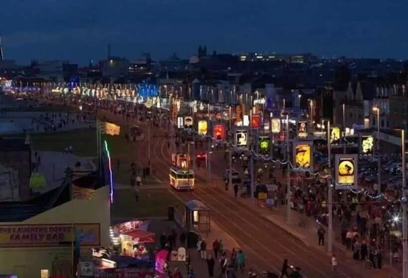 Palm Beach Hotel By The Sea