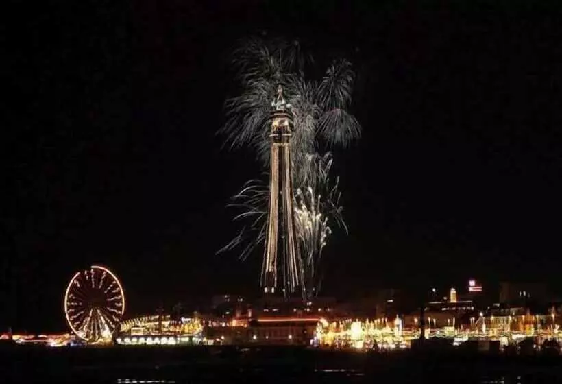 Palm Beach Hotel By The Sea