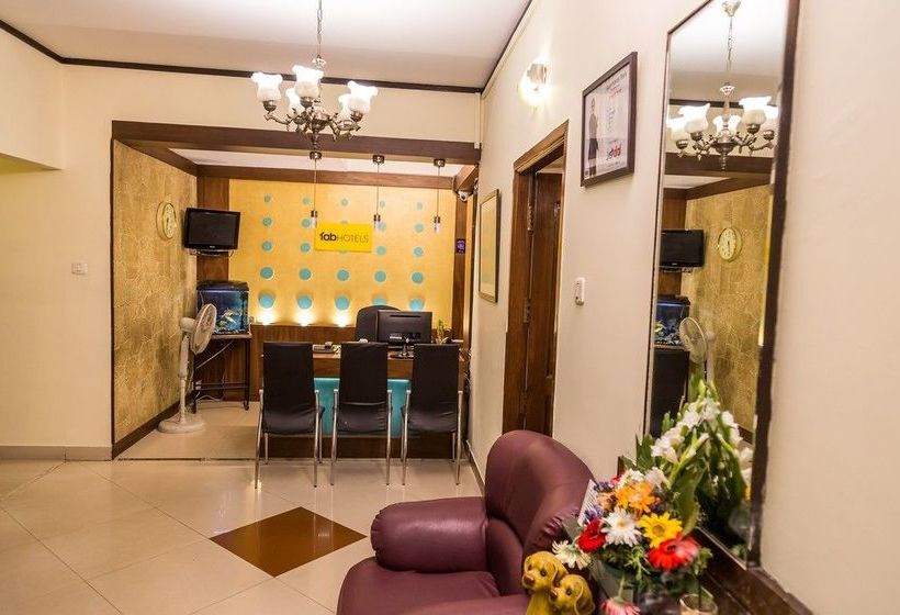 Отель Mint Queensway Suites