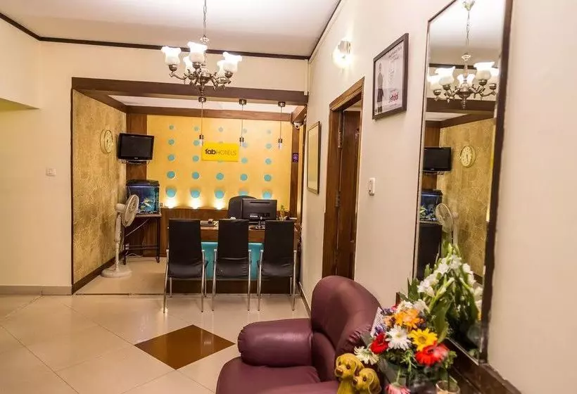 ホテル Mint Queensway Suites