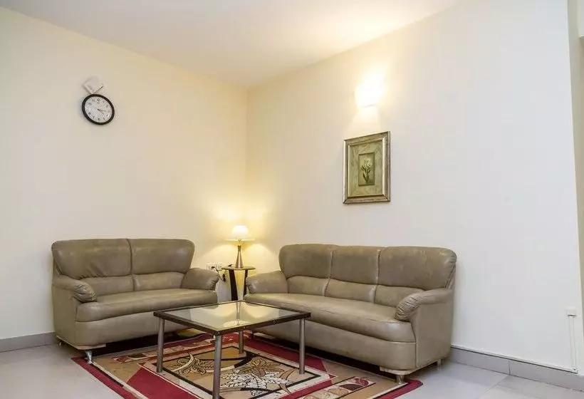 ホテル Mint Queensway Suites