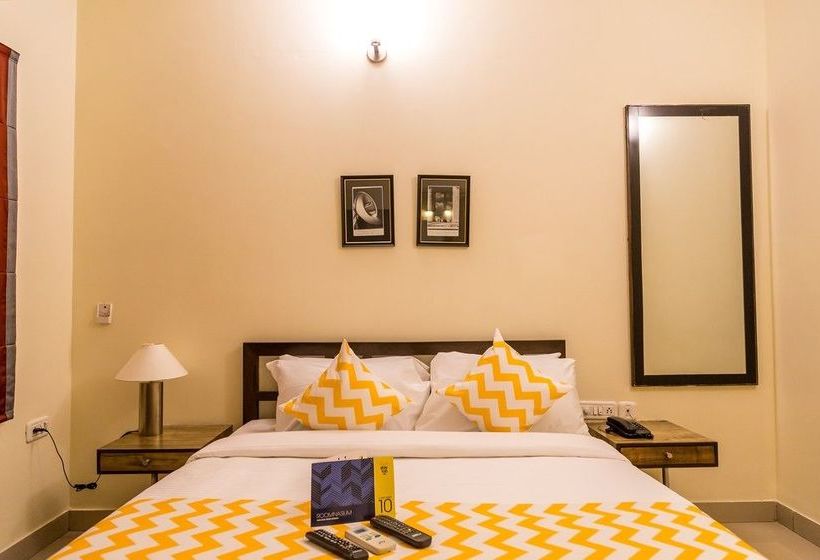 Отель Mint Queensway Suites