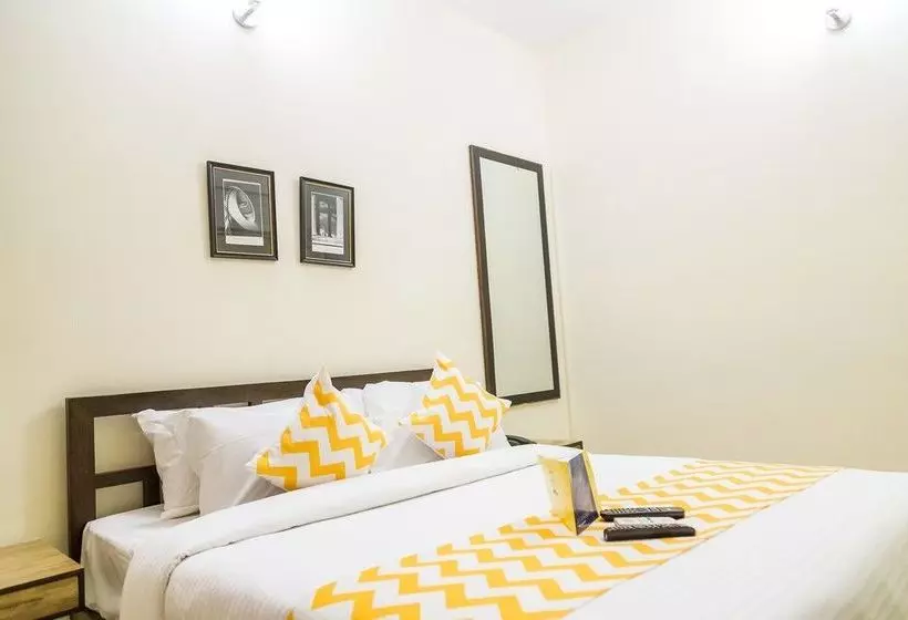 ホテル Mint Queensway Suites