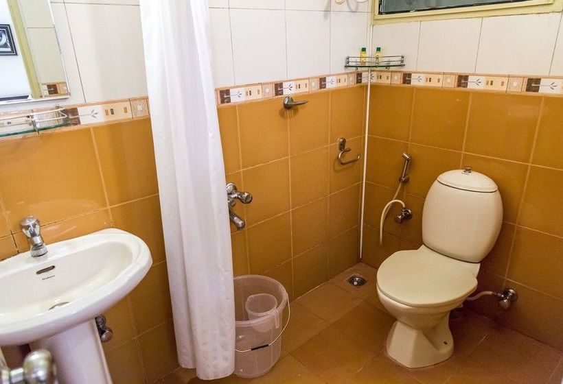 Отель Mint Queensway Suites