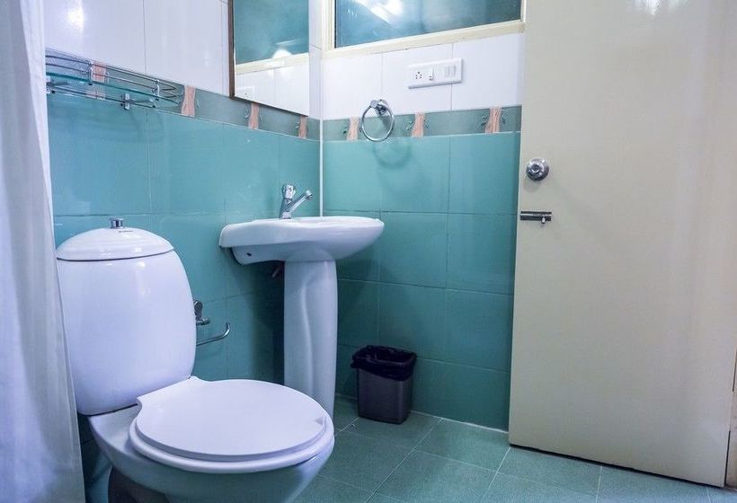 Отель Mint Queensway Suites